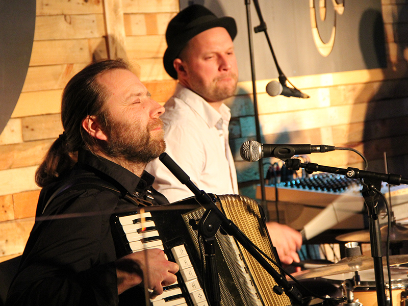 Toi- Mundart Band aus dem Oberland